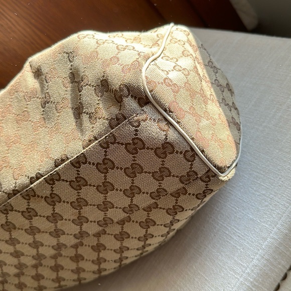 Like New & 💯 Authentic Gucci Hobo Shoulder Bag - Picture 6 of 10